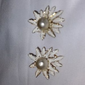 AVINTAGE CORO GOLD TONE AND FAUX OWARL CLIP EARRINGS IN EXCELLENT CONDITION